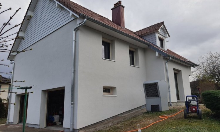 Rénovation totale de façade, nettoyage de toiture et pose d'isolation en 120 mm à Besançon